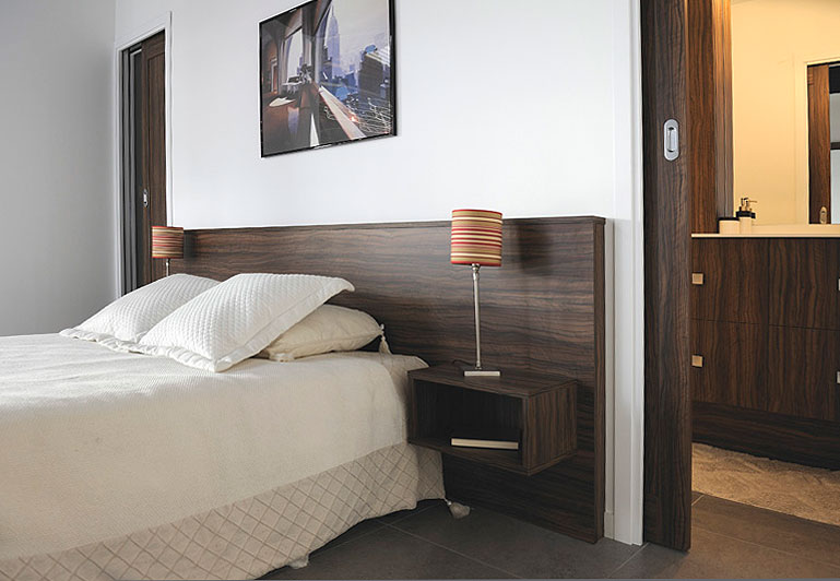 Chambre avec portes coulissantes