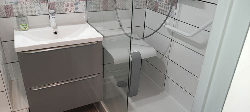 remplacement d’une baignoire par une douche adaptée et sécurisée à SAINT-ETIENNE